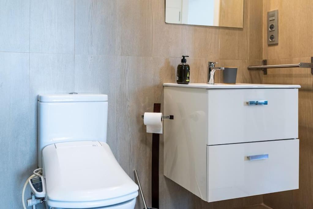 Moderno Apartamento Con Piscina Y Parking Granada Exterior photo
